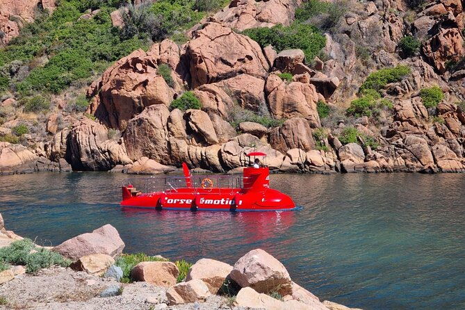 semi-submarine-visit-to-the-seabed-of-porto-bay