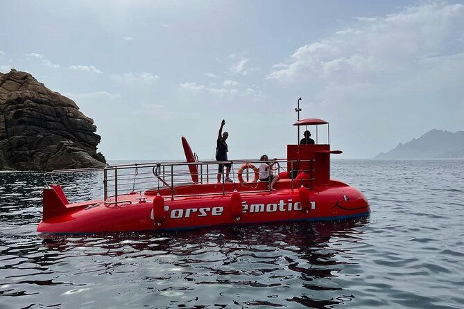 semi-submarine-visit-to-the-seabed-of-porto-bay
