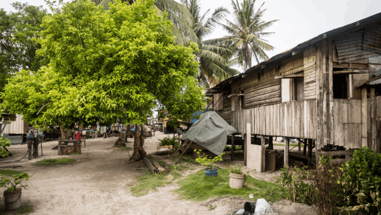 semporna-snorkelling-island-hopping-at-mabul-kapalai