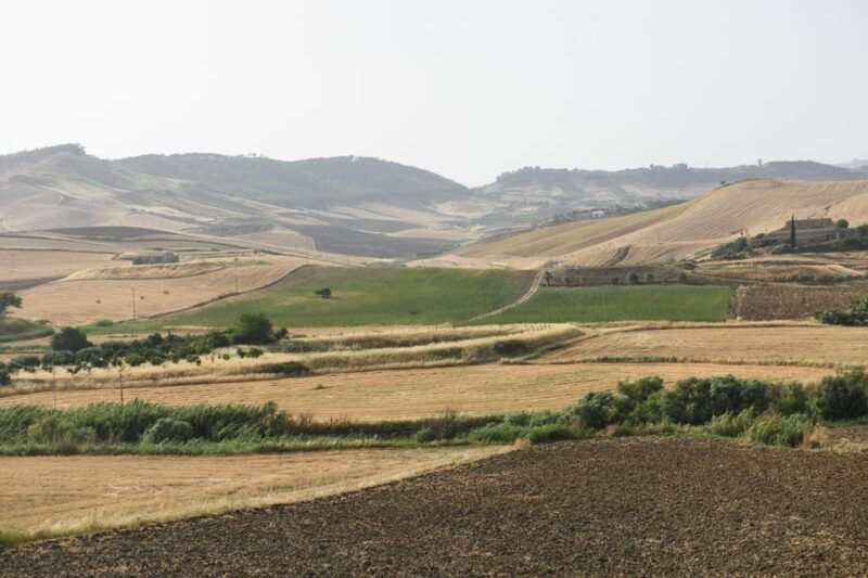 sensory-walk-with-lunch-in-the-caltagirone-countryside