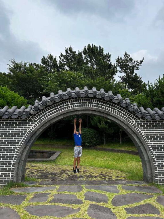 seogwipothe-southern-city-of-jeju-art-museum-walking-tour