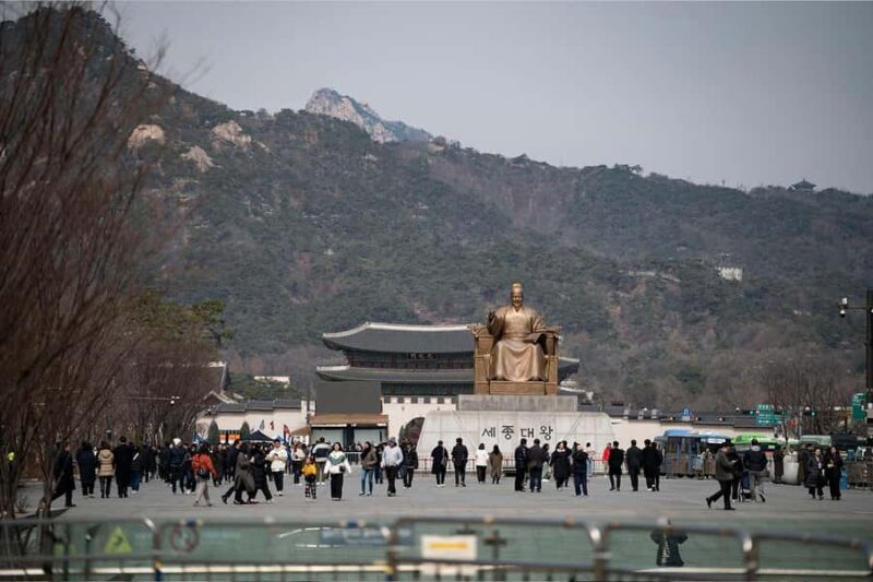 Seoul: 120-Min Gwanghwamun Tour to Understand Local Society - Key Points