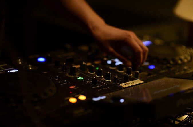 Seoul: Apgujeong Premium Pub Crawl with VIP Bottle Service - Who Should Book This Tour?