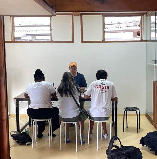 Seoul: Bukchon Tour with Local Storyteller and Crafts - Key Points