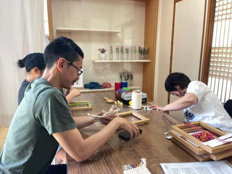 Seoul: Bukchon Tour with Local Storyteller and Crafts - FAQ