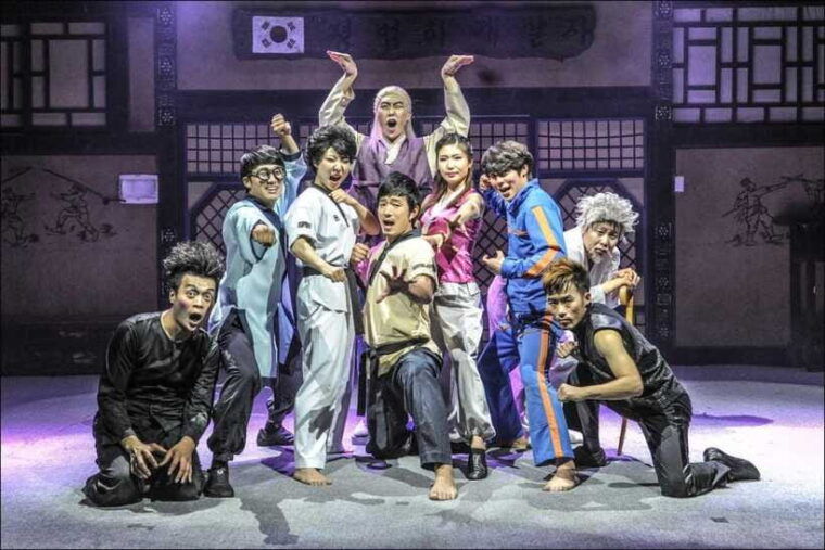 seoul-comic-martial-arts-performance-jump