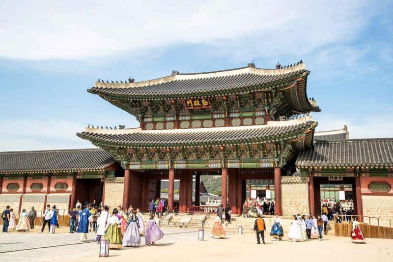 Seoul Day Tour: Gyeongbok Palace, Bukchon, Gwangjang Market - An In-Depth Look at the Tour Experience