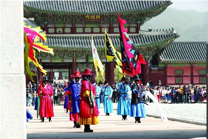 Seoul Day Tour: Gyeongbokgung Palace, Bukchon, Gwangjang Market - FAQ