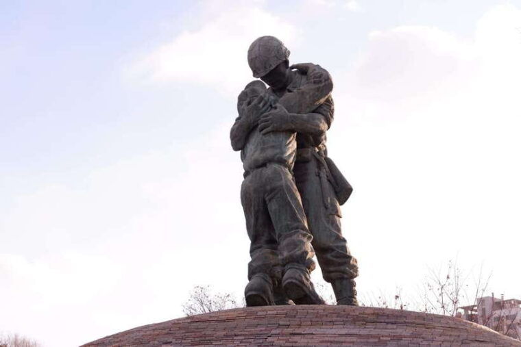 seoul-dmz-peace-trail-barracks-aegibong-war-museum-tour