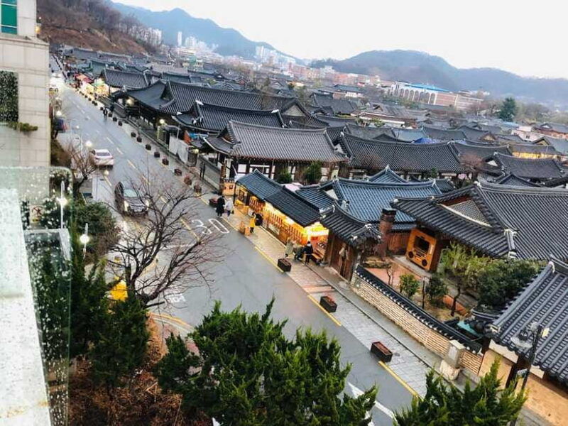 seoul-donghaksa-cherry-blossom-and-jeonju-hanok-day-tour