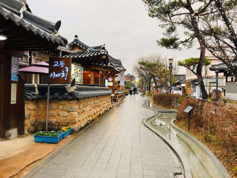 seoul-donghaksa-cherry-blossom-and-jeonju-hanok-day-tour