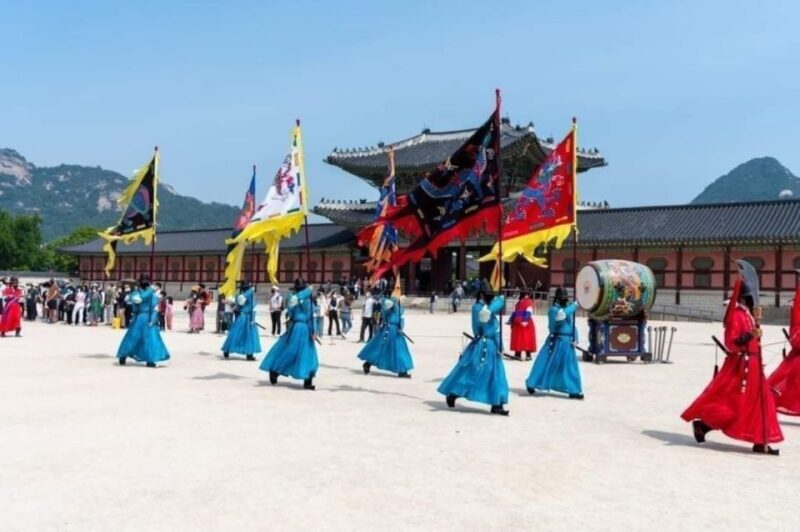 Seoul: Gyeongbok-gung Walking tour with coin lunchbox - An In-Depth Look at the Tour