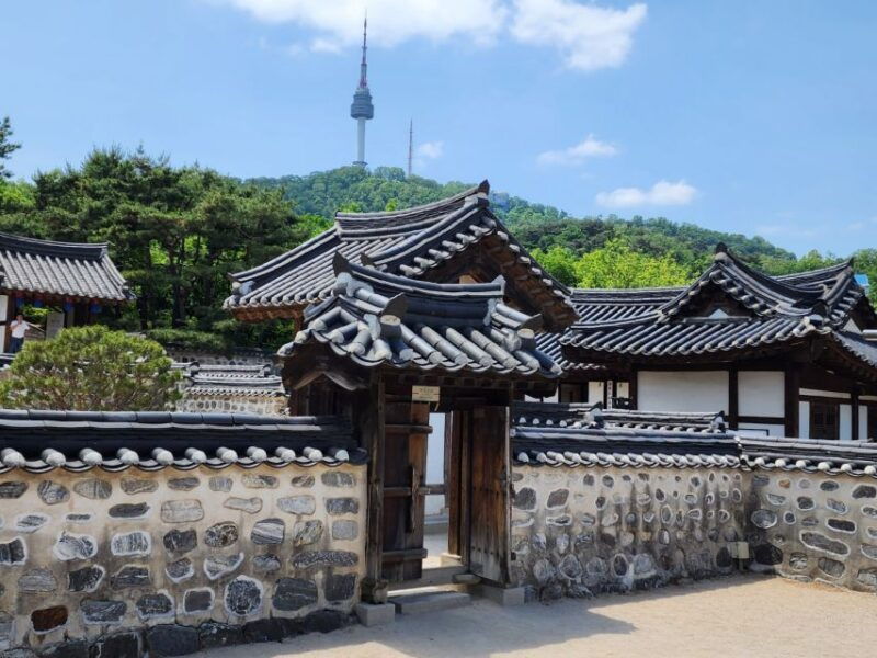 seoul-gyeongbok-palace-bukchon-village-and-gwangjang-tour