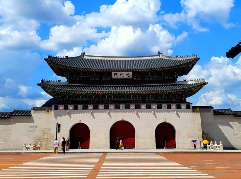 Seoul: Gyeongbokgung Palace, Jogyesa Temple, Bukchon Village - Why This Tour Offers Great Value