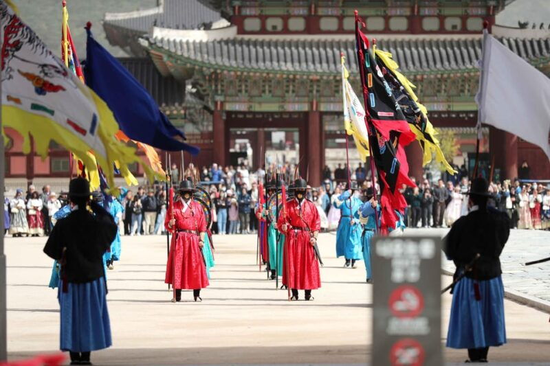 seoul-gyeongbokgung-palace-tour-lunch-at-authentic-market