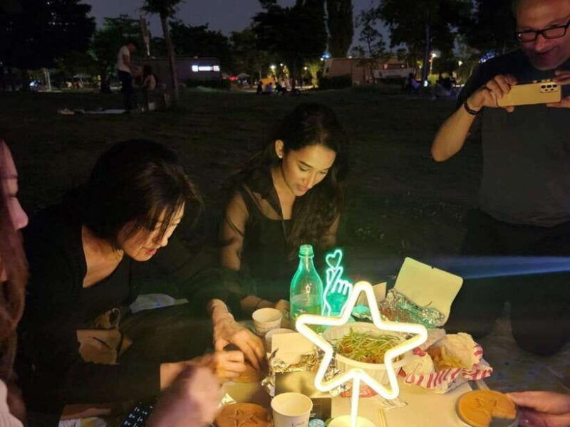 seoul-han-river-guided-night-cruise-and-hangang-park-picnic