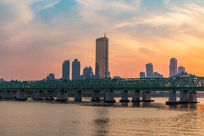 Seoul Han River Sunset Bike Tour with Rainbow Fountain Show - Key Points
