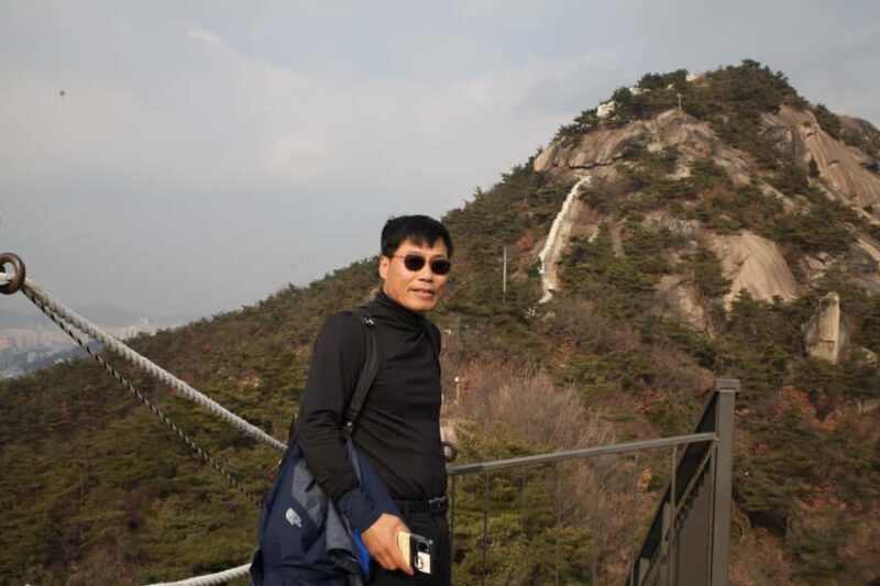 Seoul: Inwangsan Mountain and City Fortress Wall Hiking Tour - Key Points