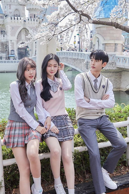 seoul-lotte-world-1-day-pass-korean-school-uniform-rental