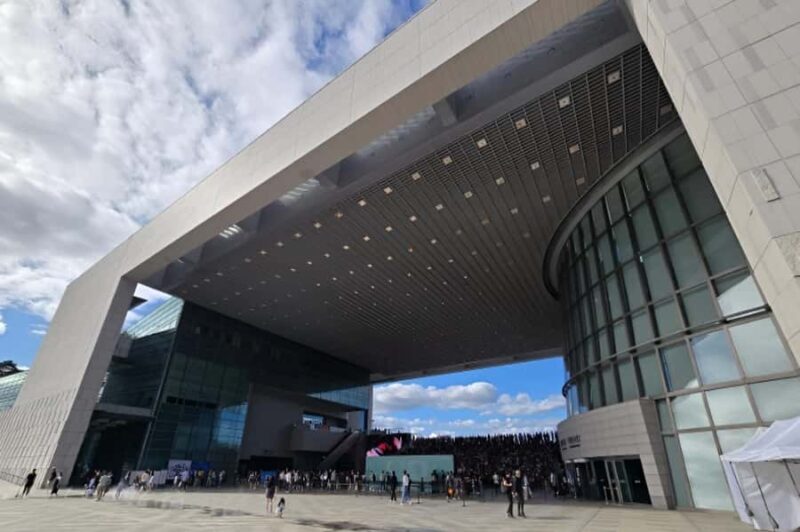 Seoul: National Museum & War Memorial Private Guided Tour - Key Points