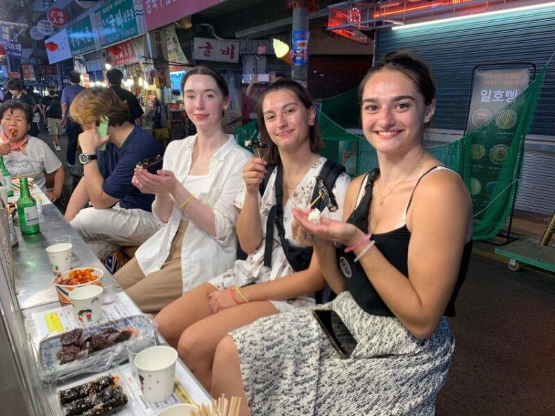 seoul-palace-temple-and-market-guided-foodie-tour-at-night