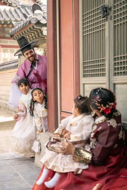 Seoul: Private Photo Walk with a Local Photographer - Key Points