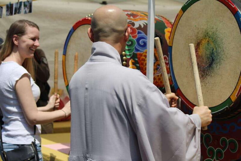 Seoul Sunrise & Sunset Hike + Temple & K-Food Adventure - The Guides and Small Group Atmosphere