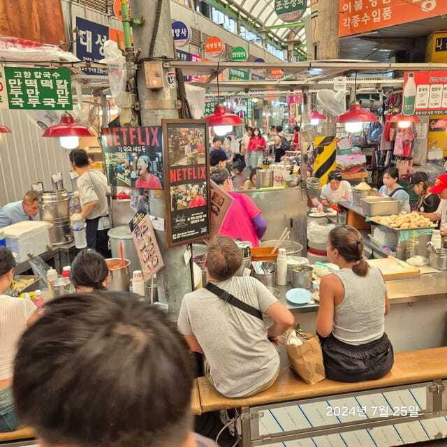 seoul-unesco-palace-and-street-foods-guided-tour