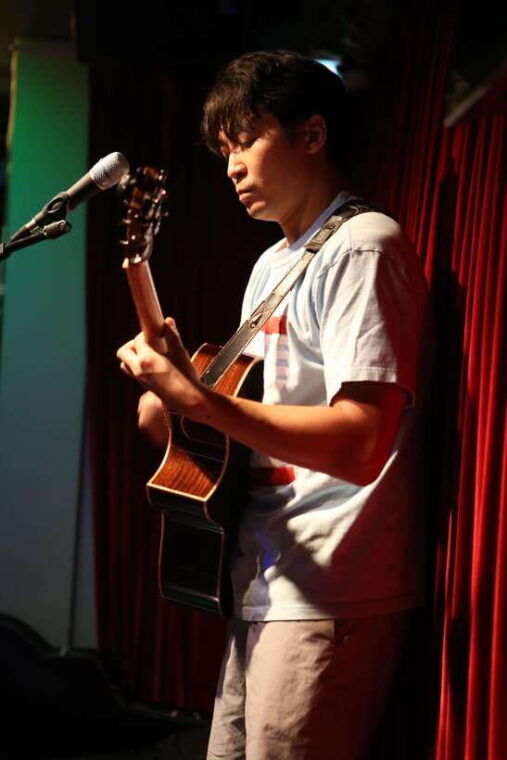 seouls-stars-open-mic-with-local-international-talent
