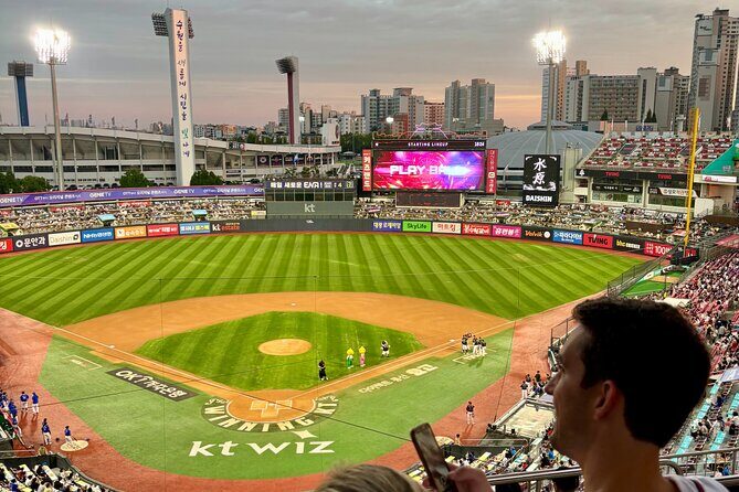 Seoul:Suwon Day Trip with Fortress Tour, Dinner, Baseball Game - Key Points