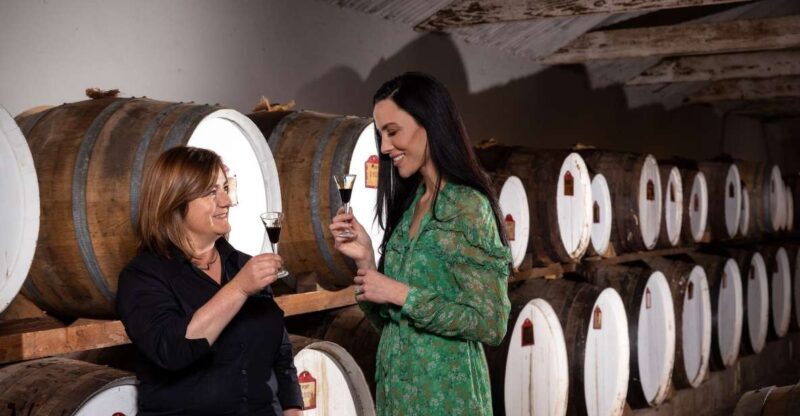 Seppeltsfield Winery: Tour and 100-Year-Old Wine Tasting - Key Points