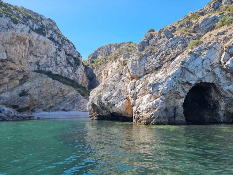 sesimbra-boat-trip-along-beaches-and-bays-with-snorkeling