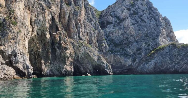 sesimbra-boat-trip-along-beaches-and-bays-with-snorkeling