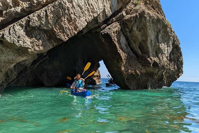 sesimbra-guided-kayak-tour-in-arrabida-natural-park-caves