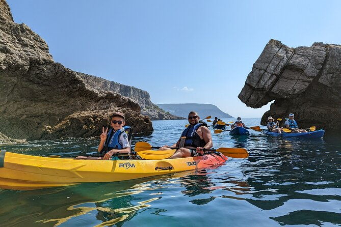sesimbra-guided-kayak-tour-in-arrabida-natural-park-caves