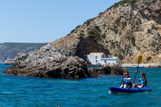 sesimbra-guided-kayak-tour-in-arrabida-natural-park-caves