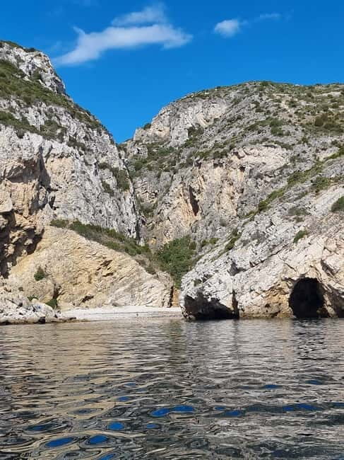 Sesimbra: Private Boat - Beach and Caves - Key Points
