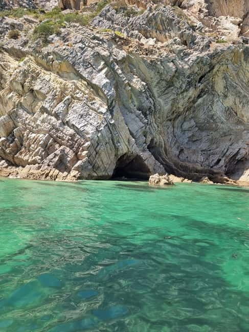 Sesimbra: Private Boat - Beach and Caves - A Close Look at the Experience