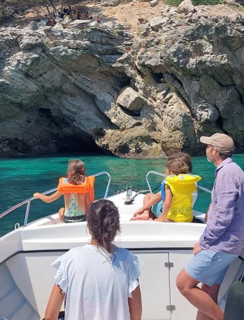 Sesimbra: Private boat trip in the Arrábida Natural Park. - Key Points