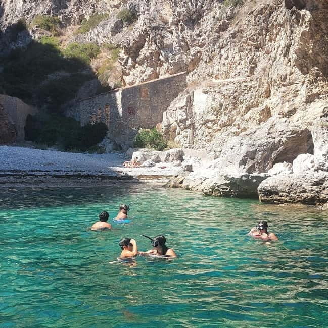 Sesimbra: Private boat trip in the Arrábida Natural Park. - The Experience of a Private Tour