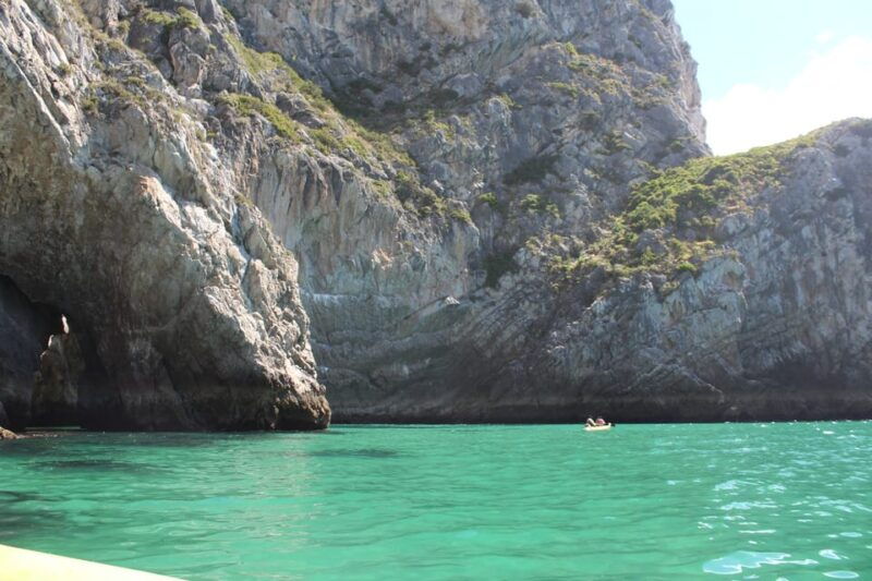 sesimbra-ribeiro-cavalo-beach-caves-arrabida-kayak-tour