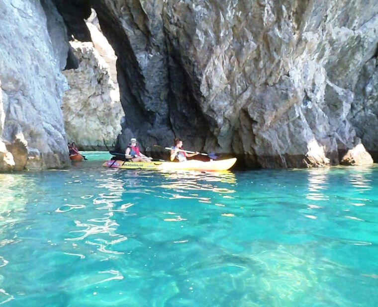 sesimbra-ribeiro-cavalo-beach-caves-arrabida-kayak-tour