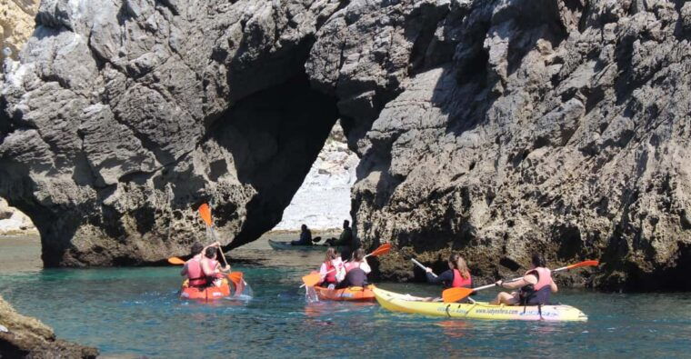 sesimbra-ribeiro-cavalo-beach-caves-arrabida-kayak-tour