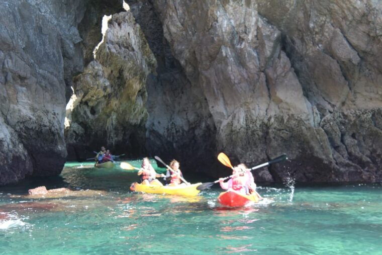 sesimbra-ribeiro-cavalo-beach-caves-arrabida-kayak-tour