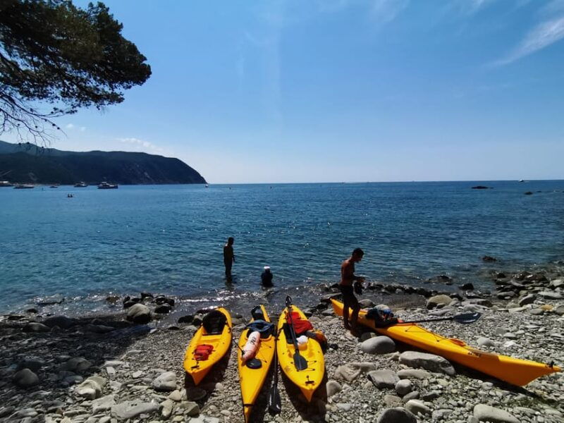 sestri-levante-kayak-excursion-in-the-biodiversity-of-the-bay-of-gold