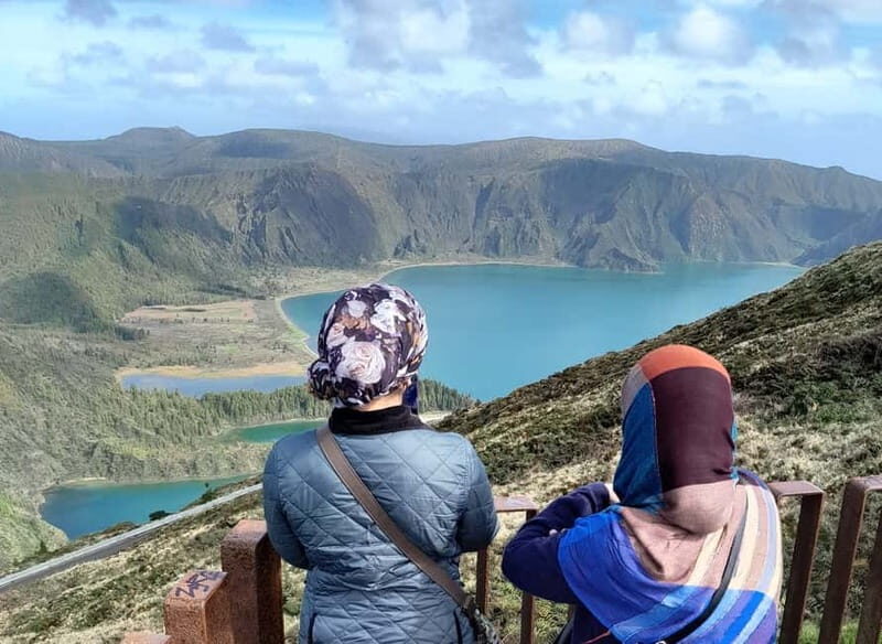 Sete Cidades & Fire Lake: Full-Day Tour with Pineapple plant - FAQ