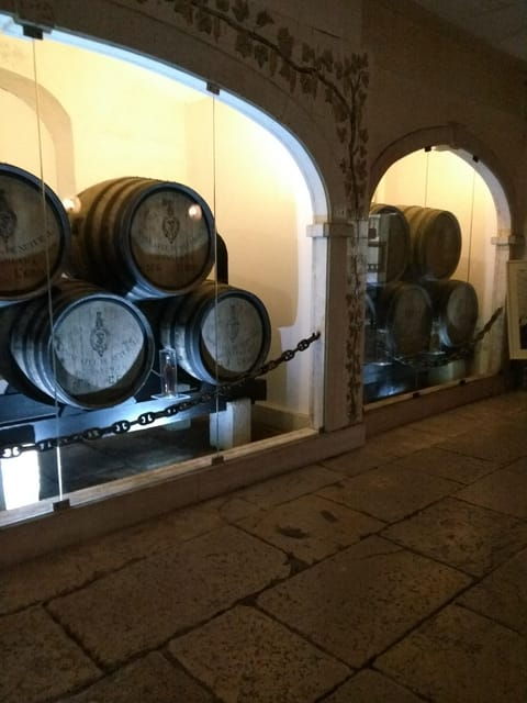 setubal-market-tiles-and-wine-from-lisbon