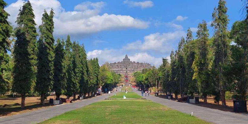 setumbu-sunrise-borobudur-and-prambanan-with-lunch-option