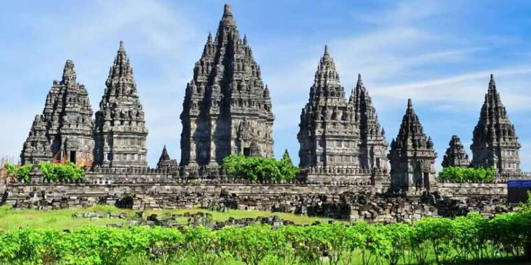 setumbu-sunrise-borobudur-and-prambanan-with-lunch-option
