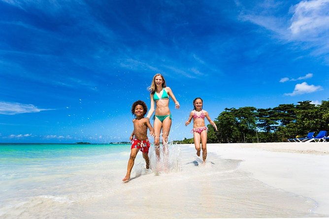 seven-mile-beach-and-ricks-cafe-private-tour-2